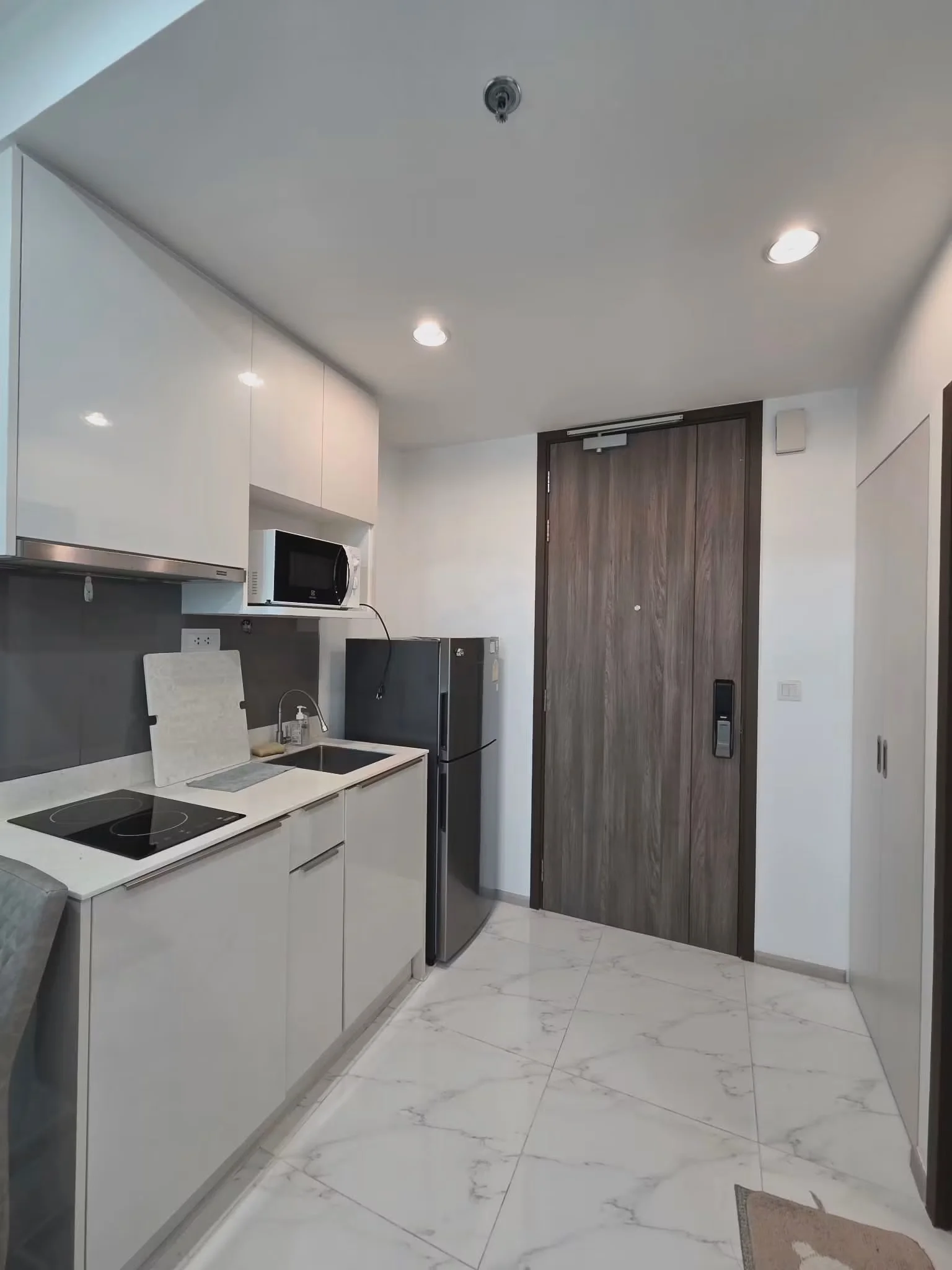 ปล่อยเช่าคอนโด Ideo Mobi Sukhumvit 66 เฟอร์ครบพร้อมเข้าอยู่ ใกล้ BTS อุดมสุข