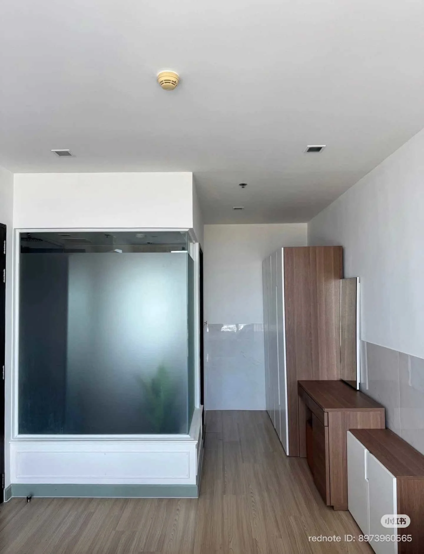 Sky Walk Residence (สกาย วอล์ค เรสซิเดนซ์) ห้องรีโนเวทใหม่ ชั้น 37 วิวเมืองโล่ง ใกล้ BTS พระโขนง