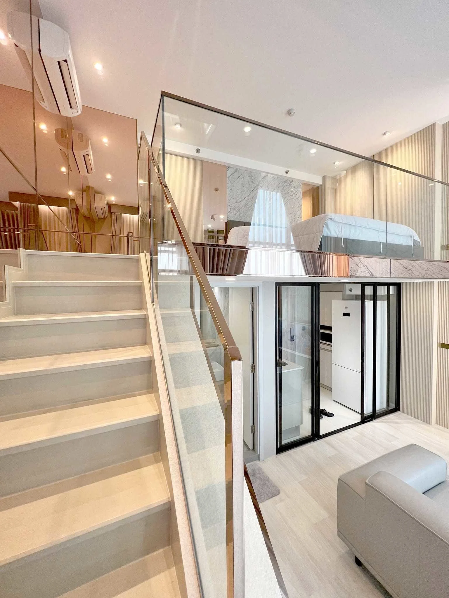 KnightsBridge Prime Sathorn ห้อง Duplex ชั้น 34 แต่งหรู เฟอร์นิเจอร์และเครื่องใช้ไฟฟ้าครบ ใกล้ BTS ช่องนนทรี