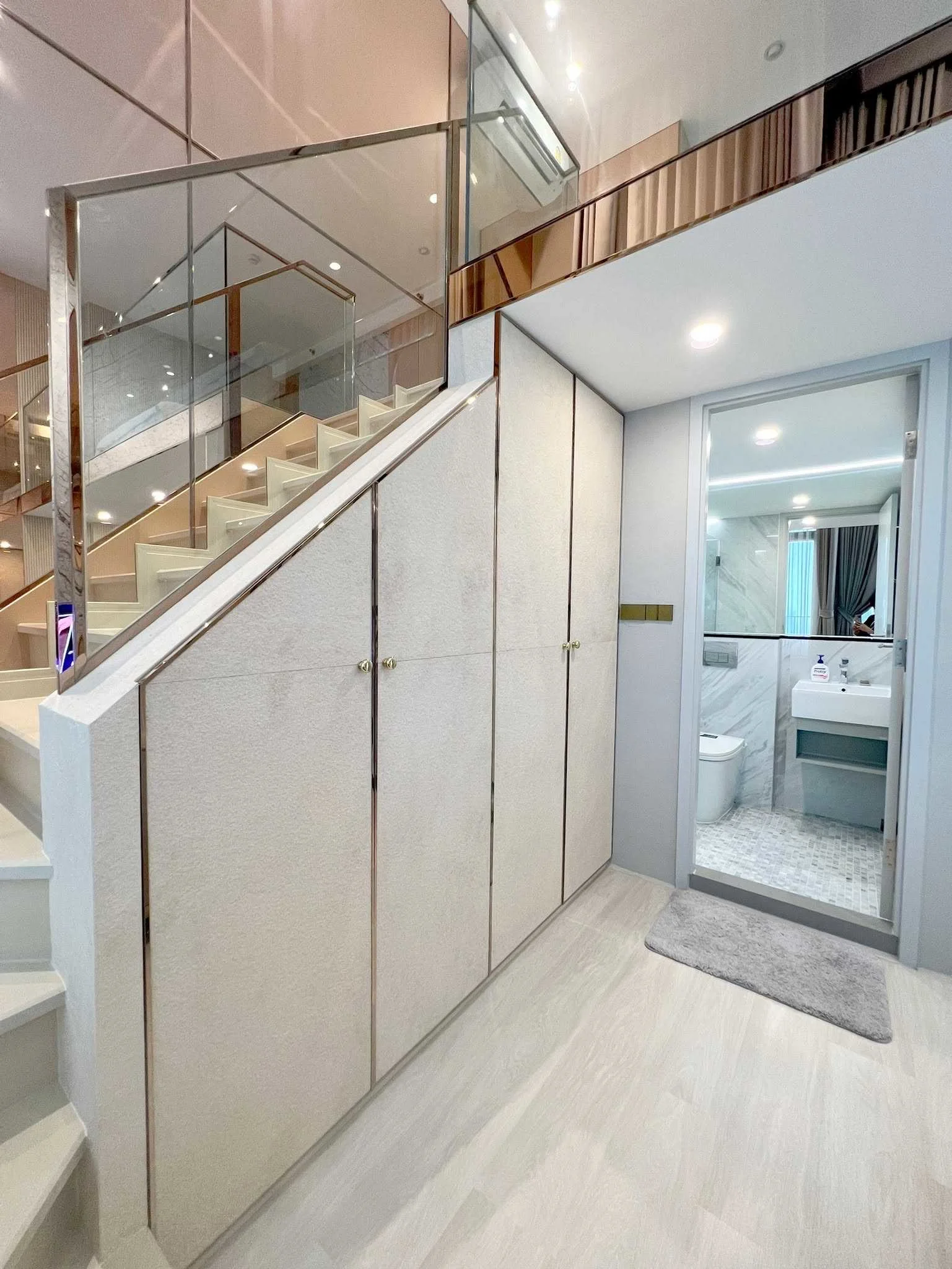 KnightsBridge Prime Sathorn ห้อง Duplex ชั้น 34 แต่งหรู เฟอร์นิเจอร์และเครื่องใช้ไฟฟ้าครบ ใกล้ BTS ช่องนนทรี