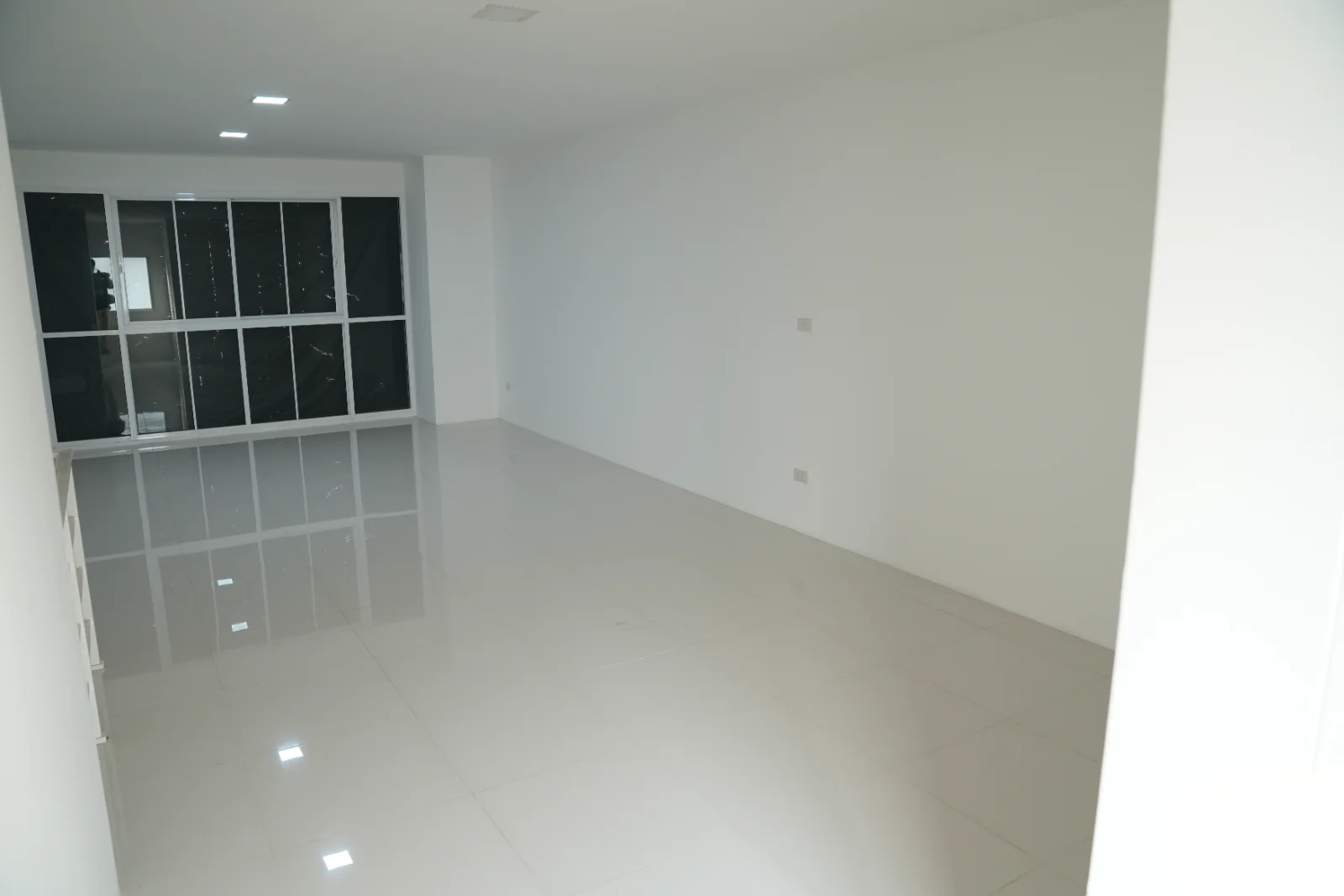 ปล่อยเช่าตึกพาณิชย์ 3 ชั้น โครงการ WIZTOWN บางปะอิน-อยุธยา