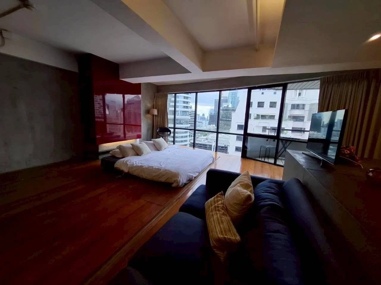 Royal Place 1