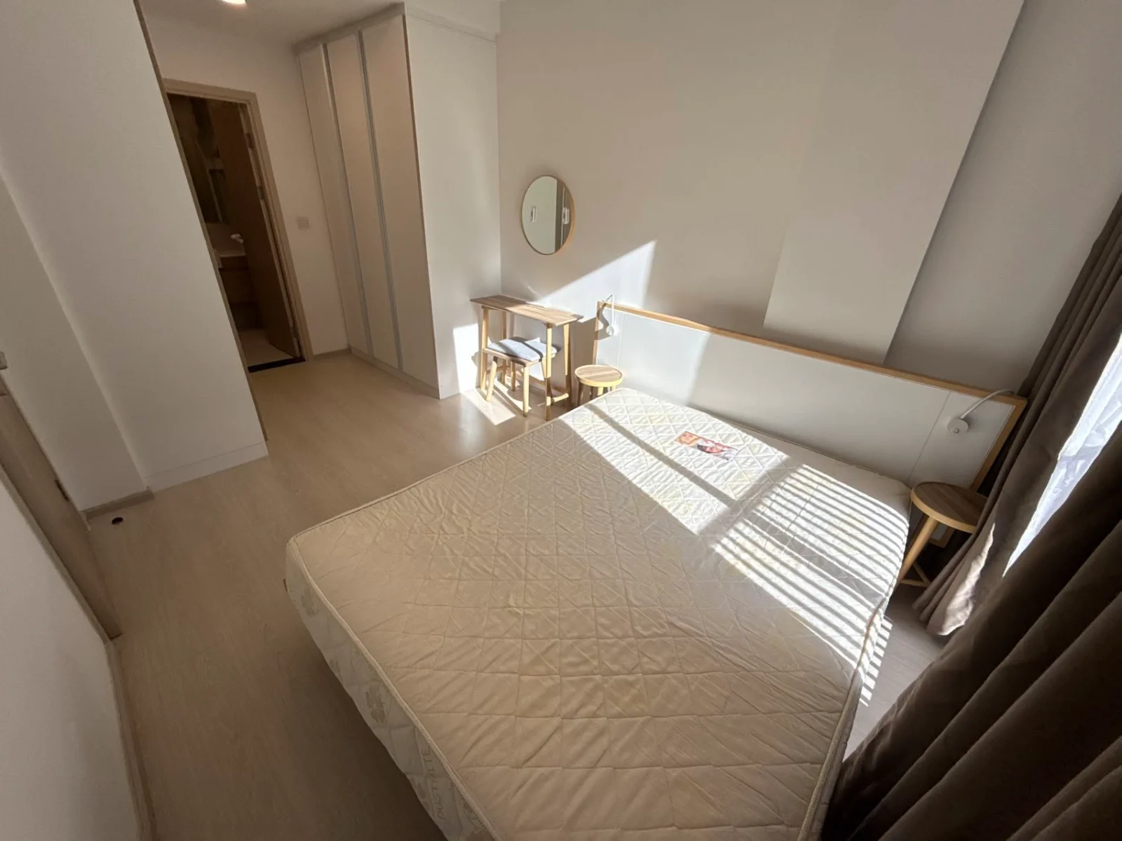 Noble Ambience Sukhumvit 42 (โนเบิล แอมเบียนส์ สุขุมวิท 42) เฟอร์นิเจอร์ครบ พร้อมอยู่ ใกล้ BTS เอกมัย 400 เมตร