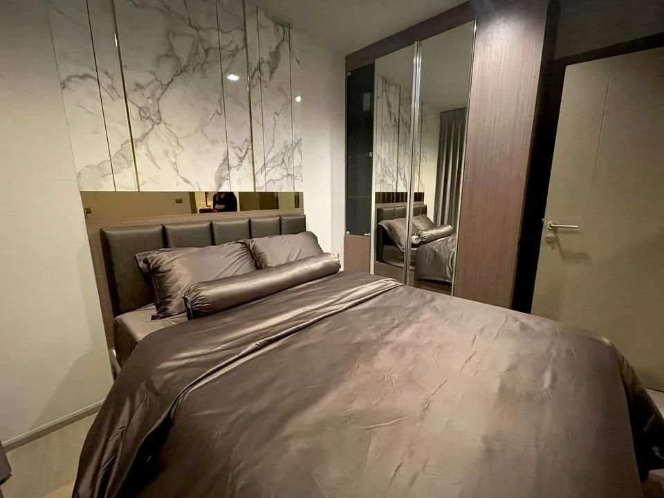 ปล่อยเช่าคอนโด Life Asoke ห้องสวย Built-in ครบ 1 Bed Plus ทิศเหนือ วิวสระ ใกล้ MRT เพชรบุรี และ มศว