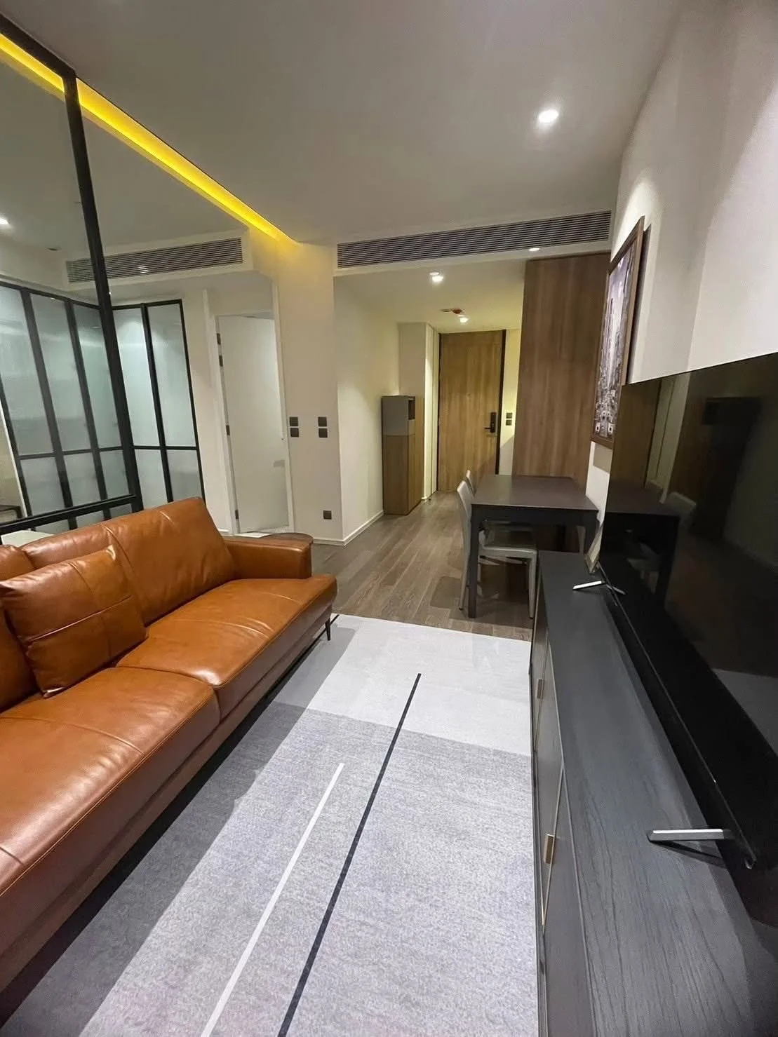 ปล่อยเช่าคอนโดหรู Muniq Sukhumvit 23 ชั้น 15 แต่งสไตล์ Modern Luxury ทำเลทอง ใกล้ BTS อโศก เพียง 300 เมตร