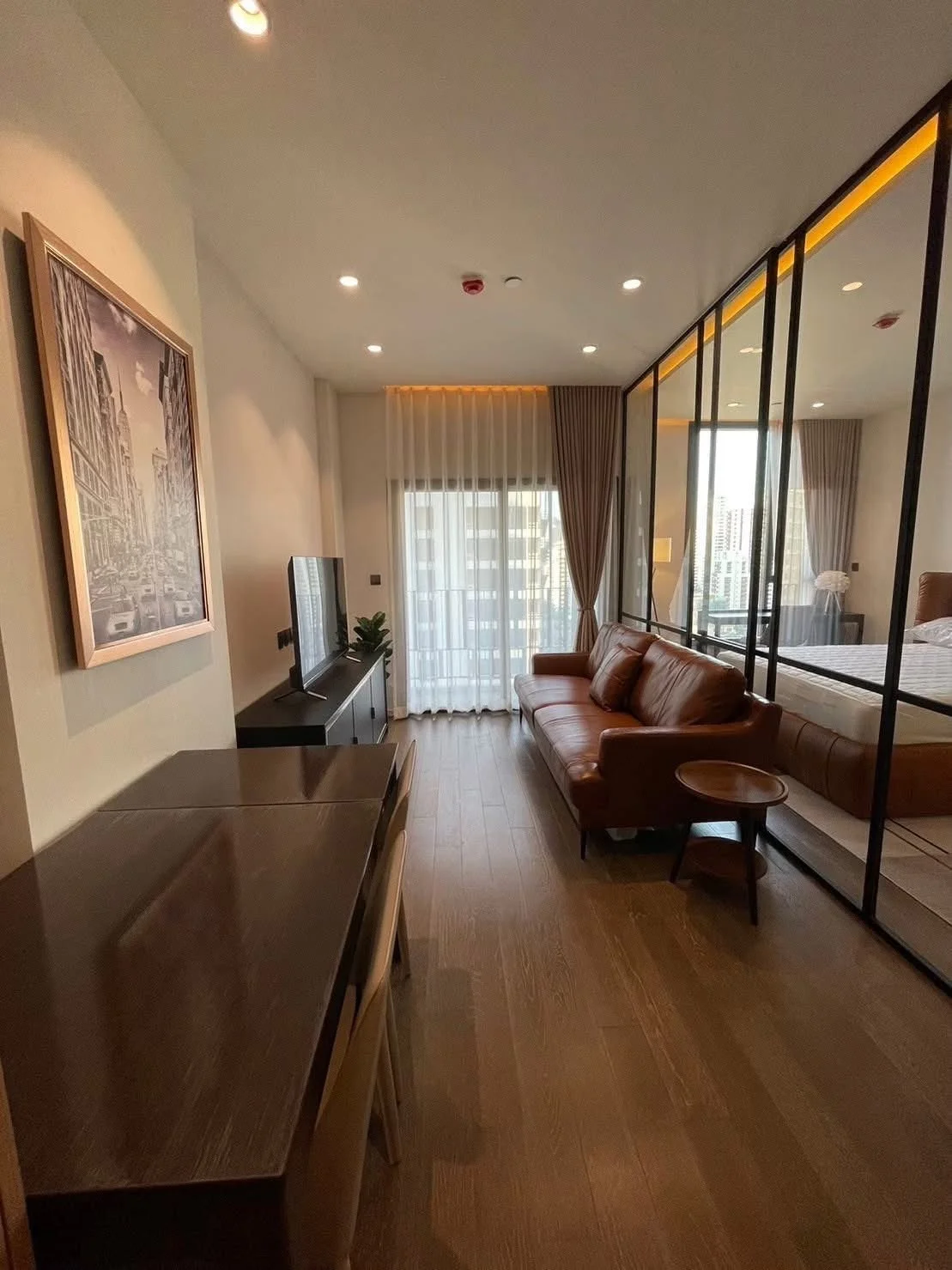 ปล่อยเช่าคอนโดหรู Muniq Sukhumvit 23 ชั้น 15 แต่งสไตล์ Modern Luxury ทำเลทอง ใกล้ BTS อโศก เพียง 300 เมตร
