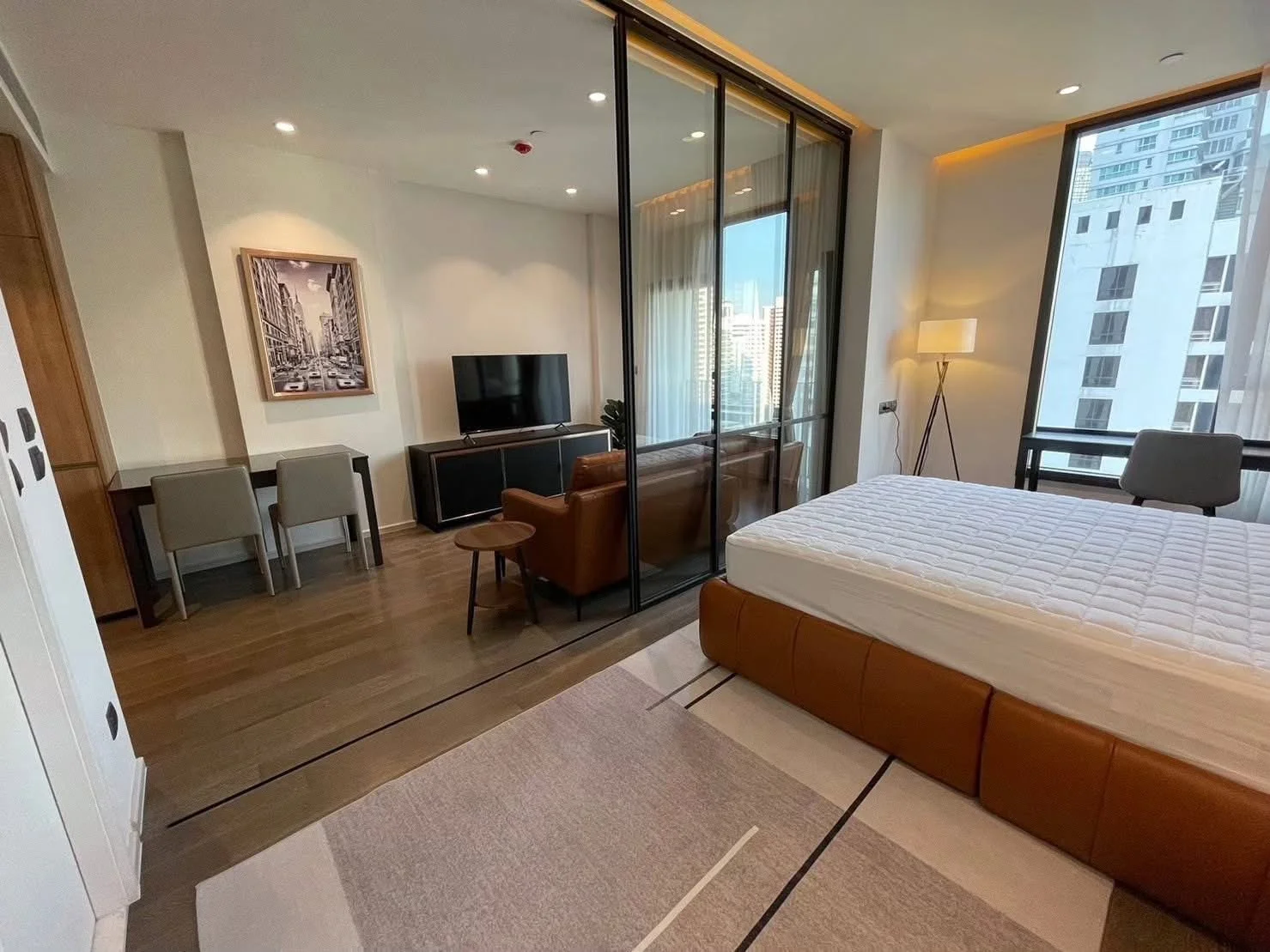 ปล่อยเช่าคอนโดหรู Muniq Sukhumvit 23 ชั้น 15 แต่งสไตล์ Modern Luxury ทำเลทอง ใกล้ BTS อโศก เพียง 300 เมตร