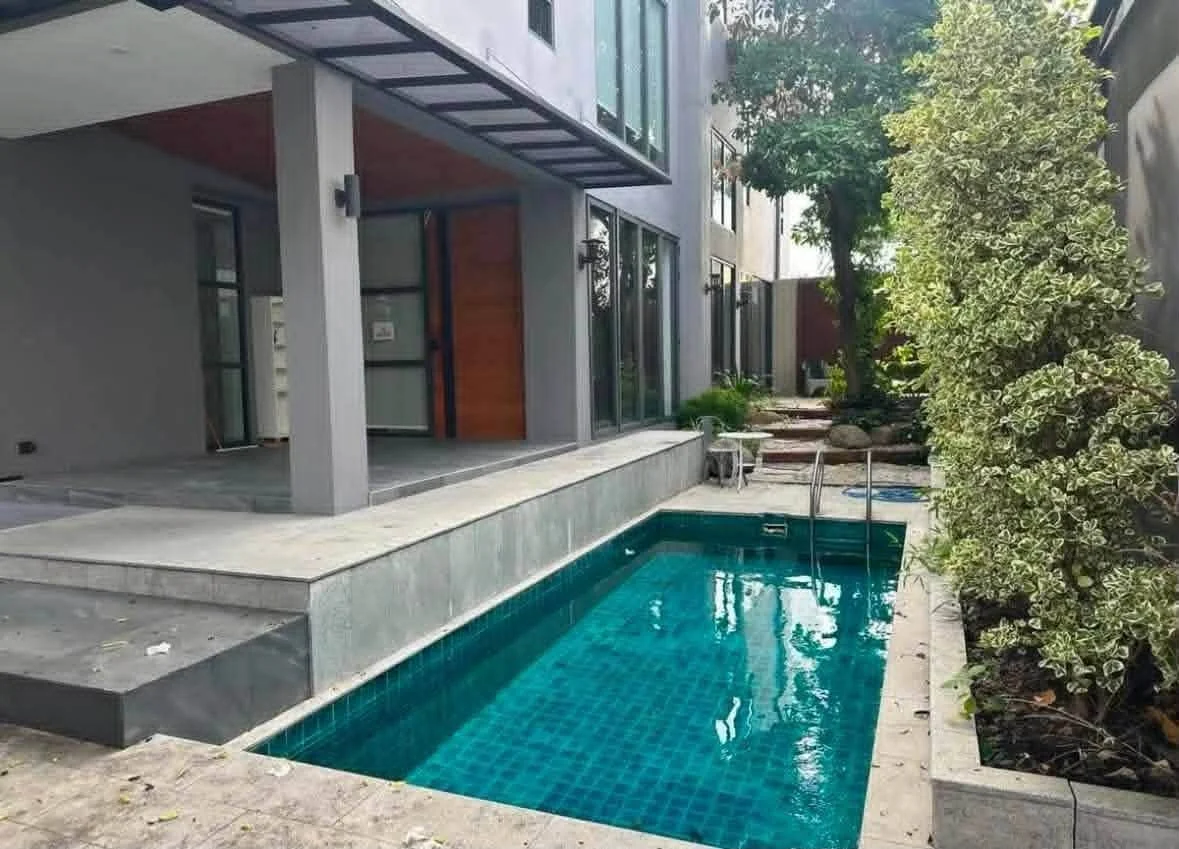 Luxury Pool Villa Sukhumvit 71